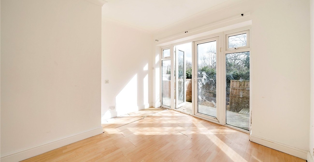 3 bedroom property for sale in London | Robinson Jackson
