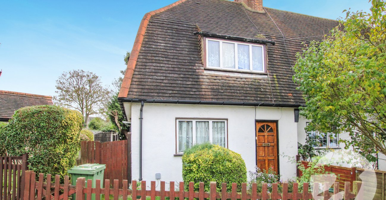 3 bedroom house for sale in London | Robinson Jackson