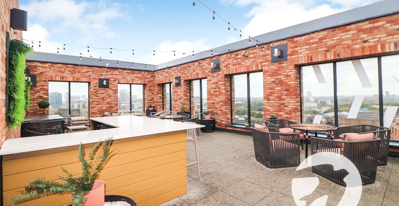 2 bedroom property for sale in London | Robinson Jackson