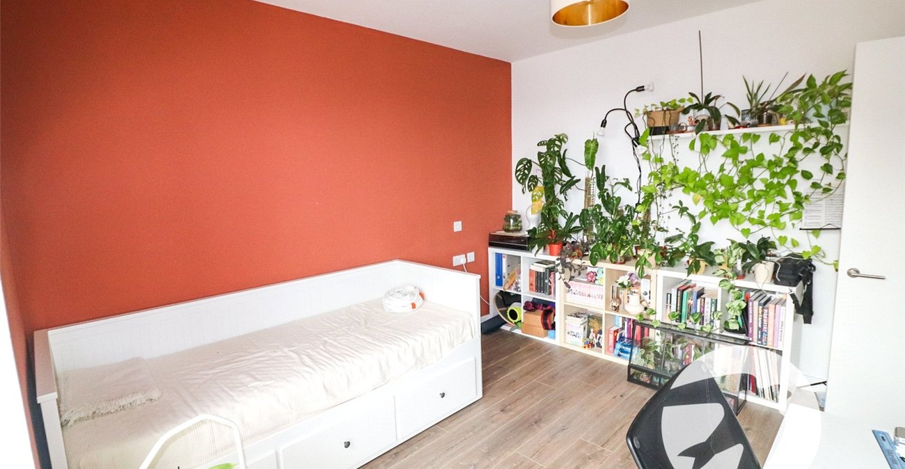 2 bedroom property for sale in London | Robinson Jackson