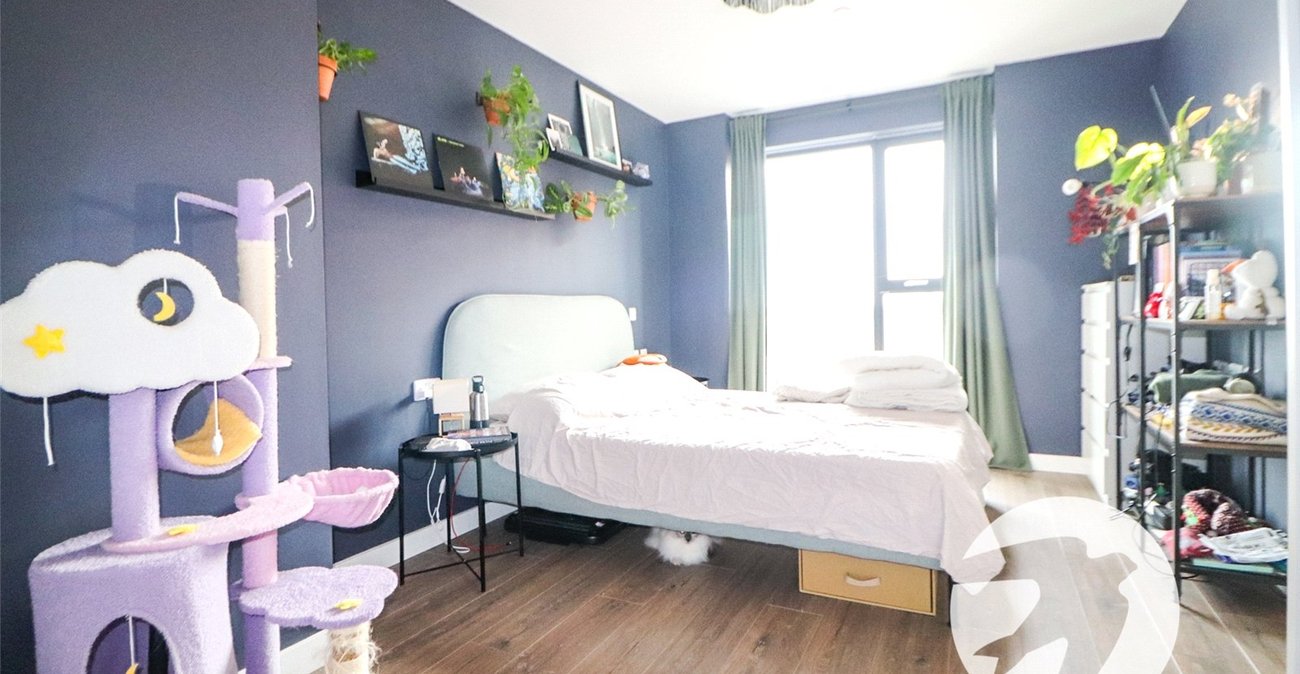 2 bedroom property for sale in London | Robinson Jackson