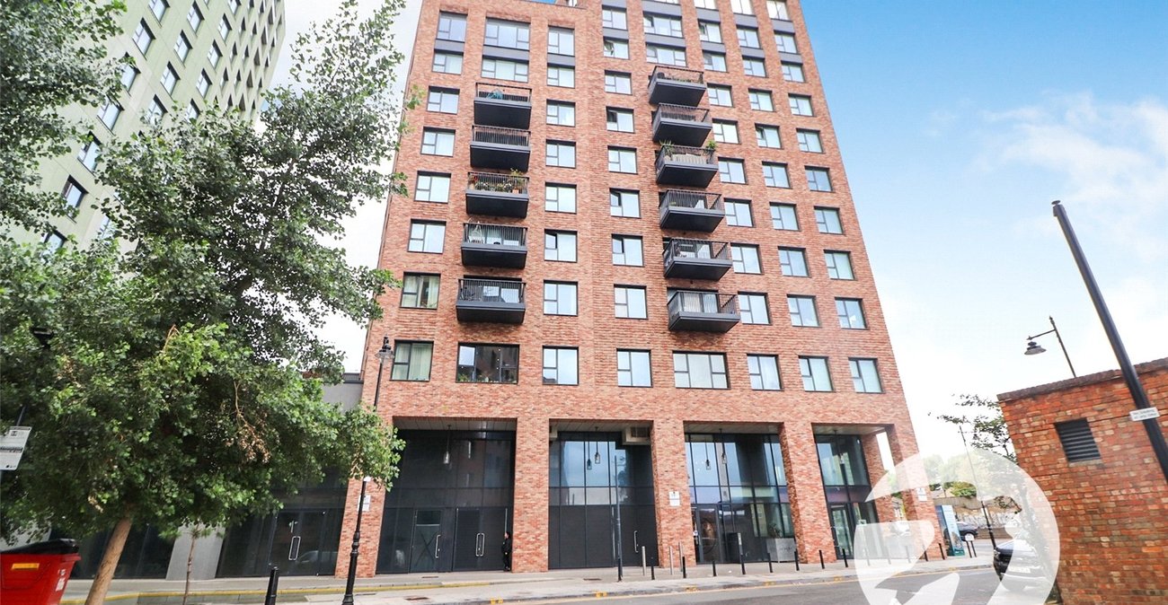 2 bedroom property for sale in London | Robinson Jackson
