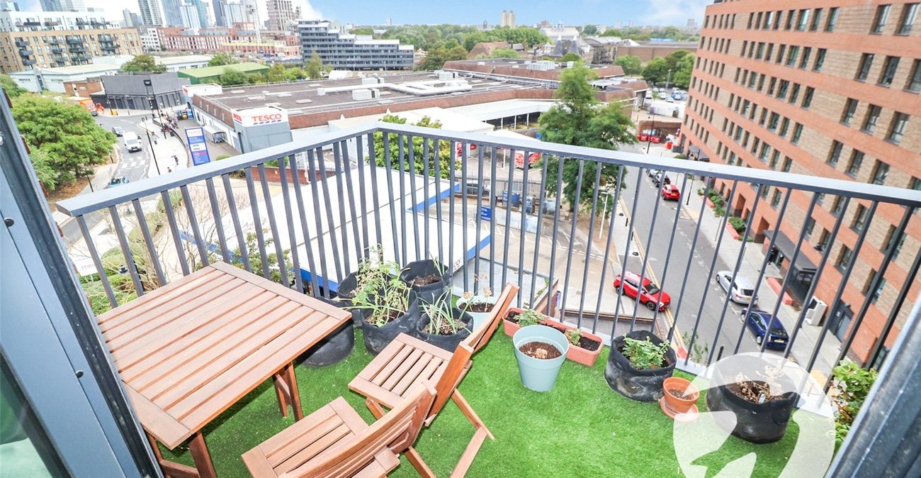 2 bedroom property for sale in London | Robinson Jackson