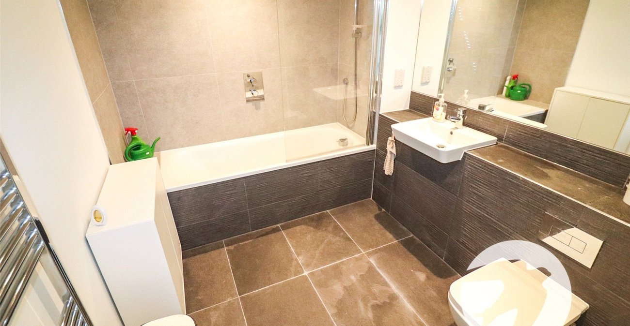 2 bedroom property for sale in London | Robinson Jackson