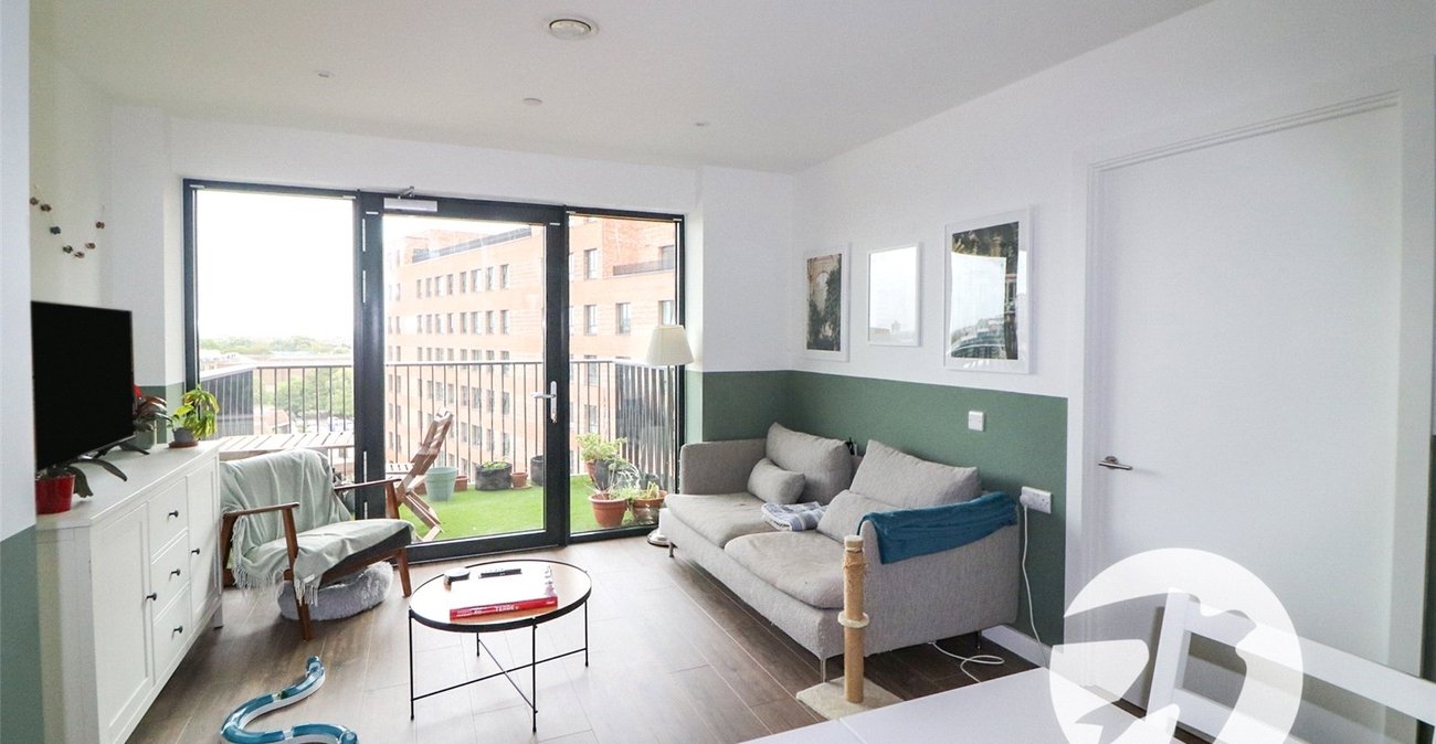 2 bedroom property for sale in London | Robinson Jackson