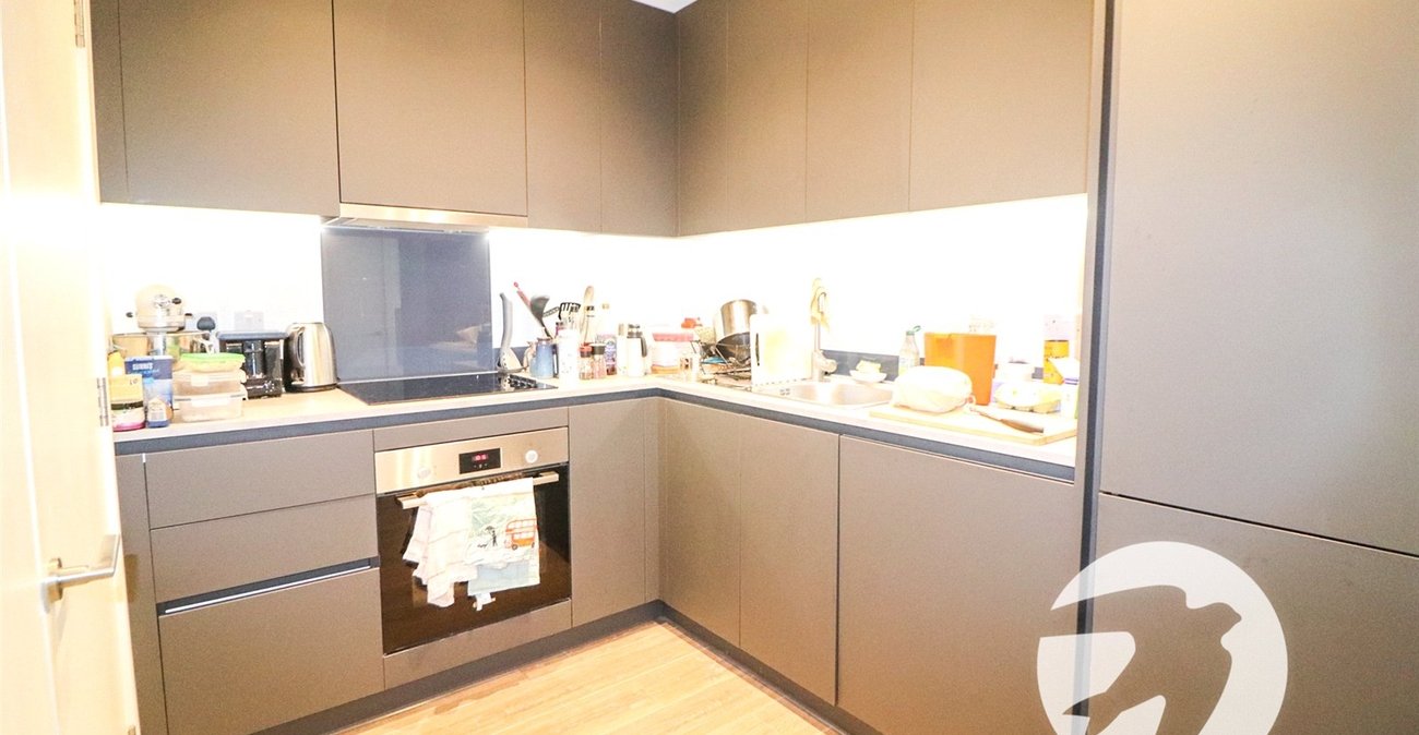 2 bedroom property for sale in London | Robinson Jackson