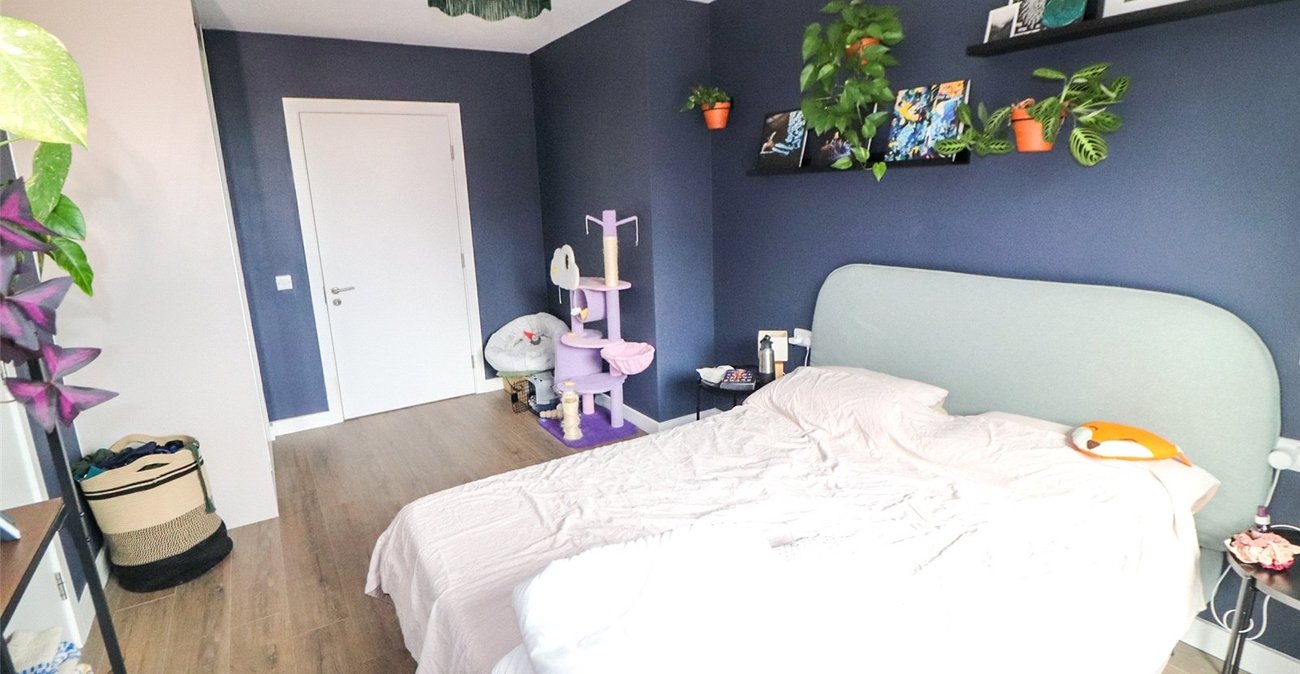 2 bedroom property for sale in London | Robinson Jackson