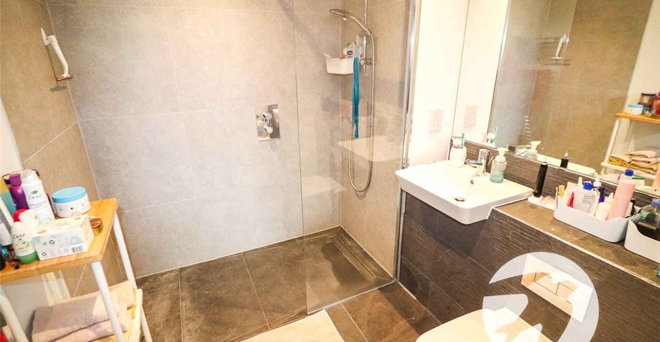 2 bedroom property for sale in London | Robinson Jackson