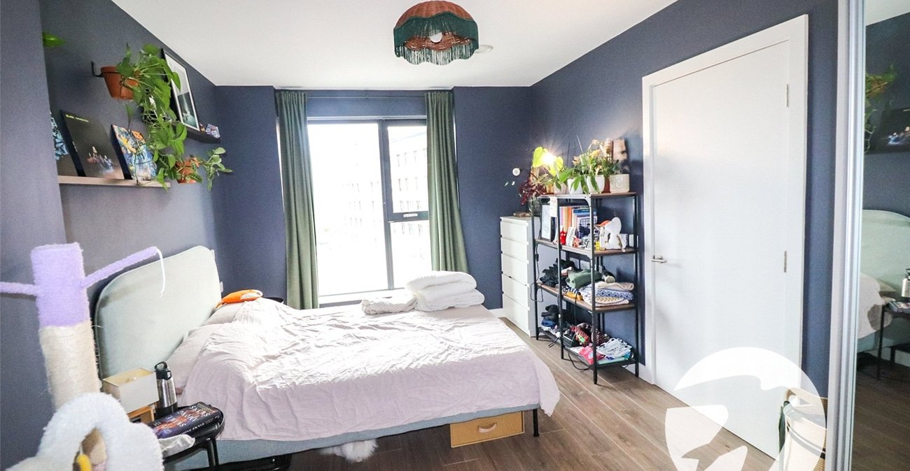 2 bedroom property for sale in London | Robinson Jackson