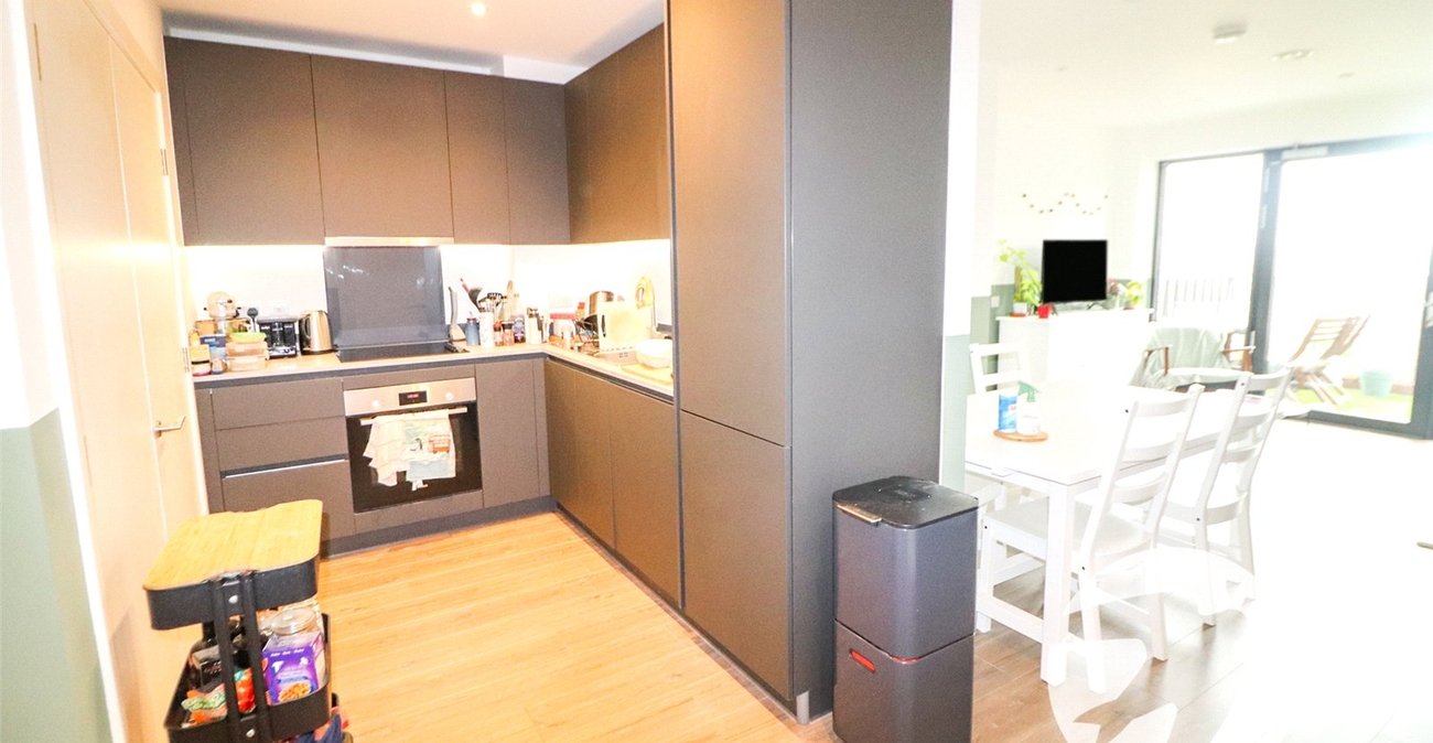 2 bedroom property for sale in London | Robinson Jackson