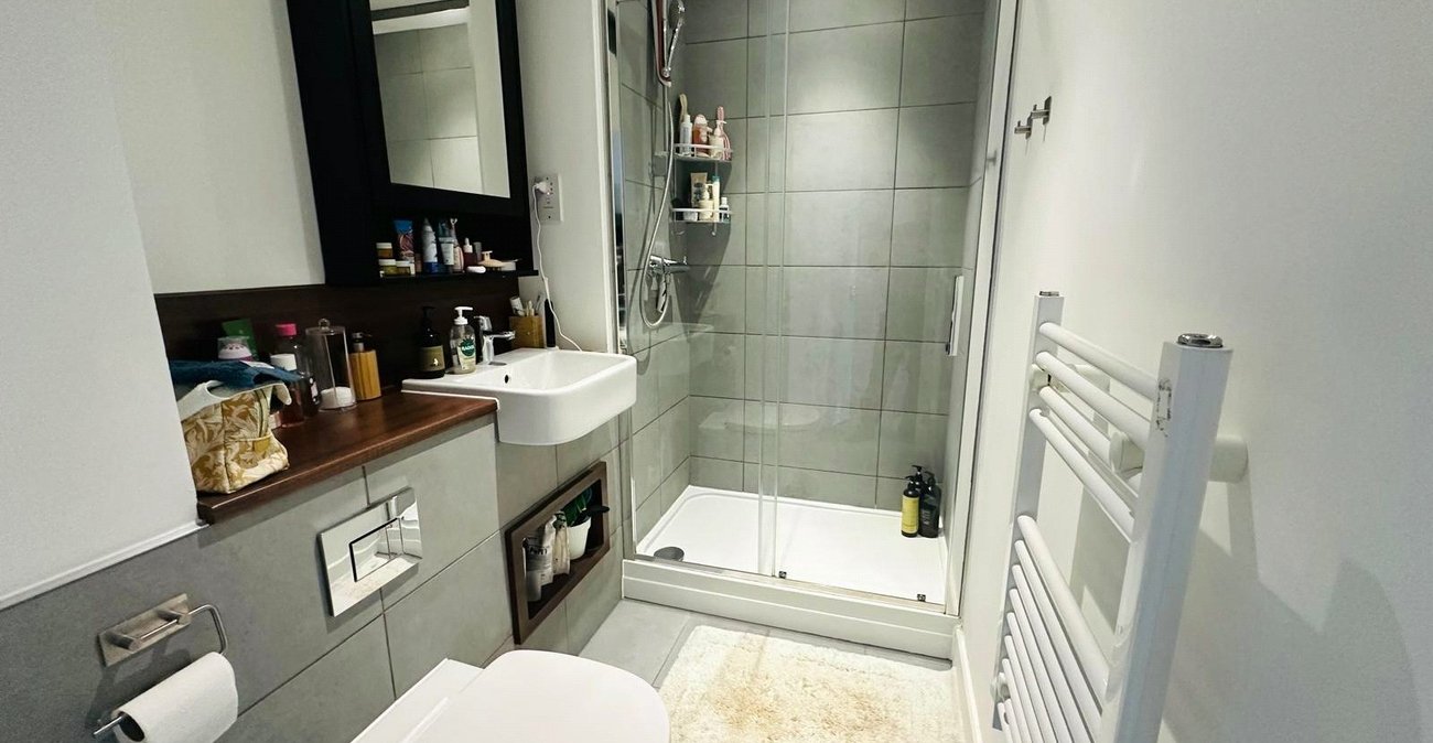 3 bedroom property for sale in Adenmore Road | Robinson Jackson