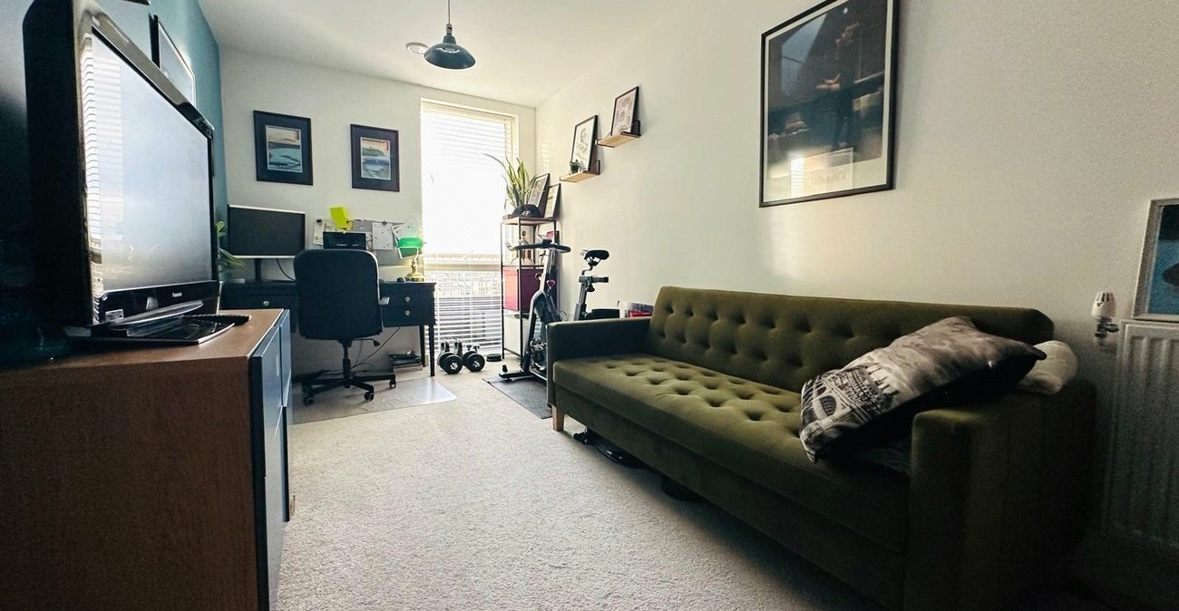 3 bedroom property for sale in Adenmore Road | Robinson Jackson