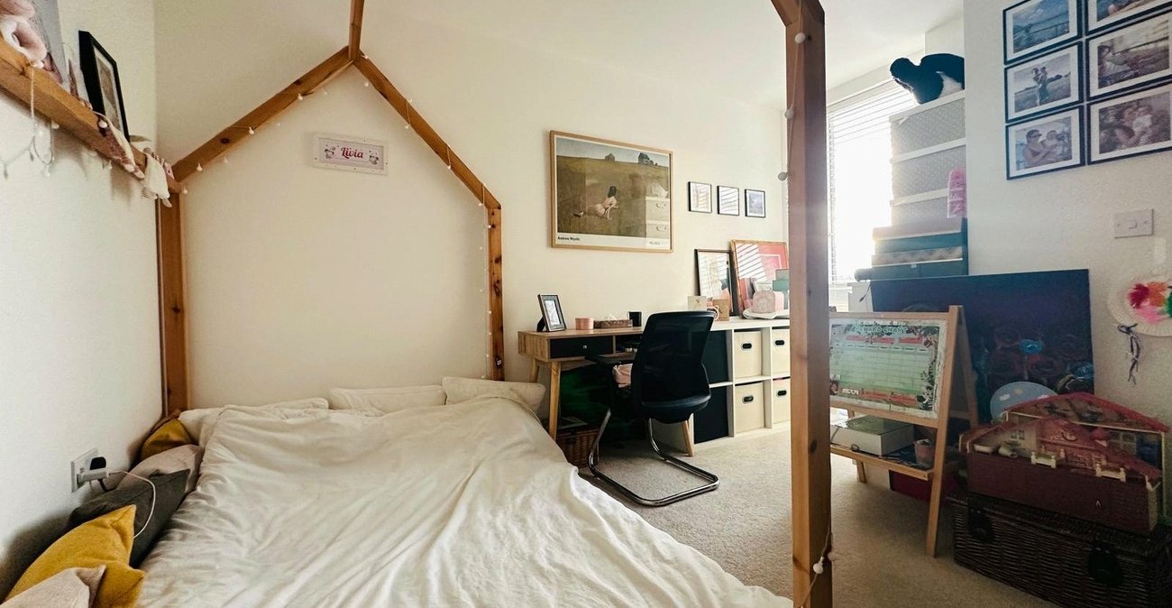 3 bedroom property for sale in Adenmore Road | Robinson Jackson