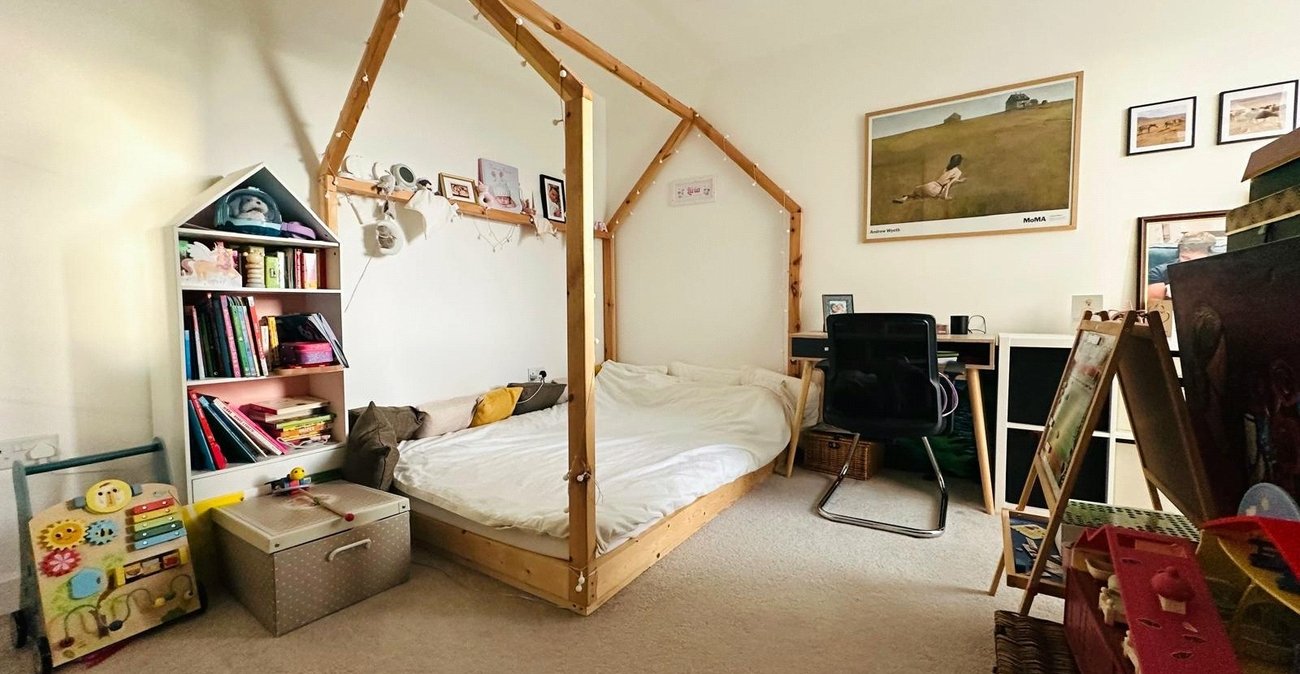 3 bedroom property for sale in Adenmore Road | Robinson Jackson