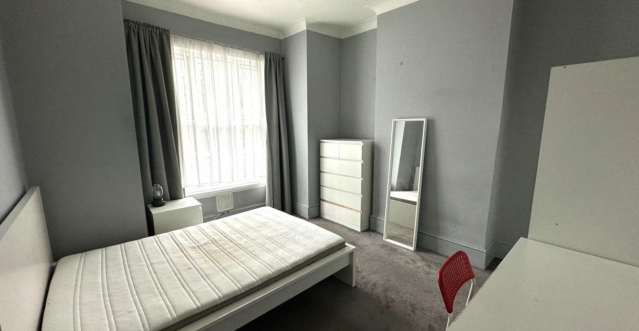 3 bedroom house for sale in London | Robinson Jackson