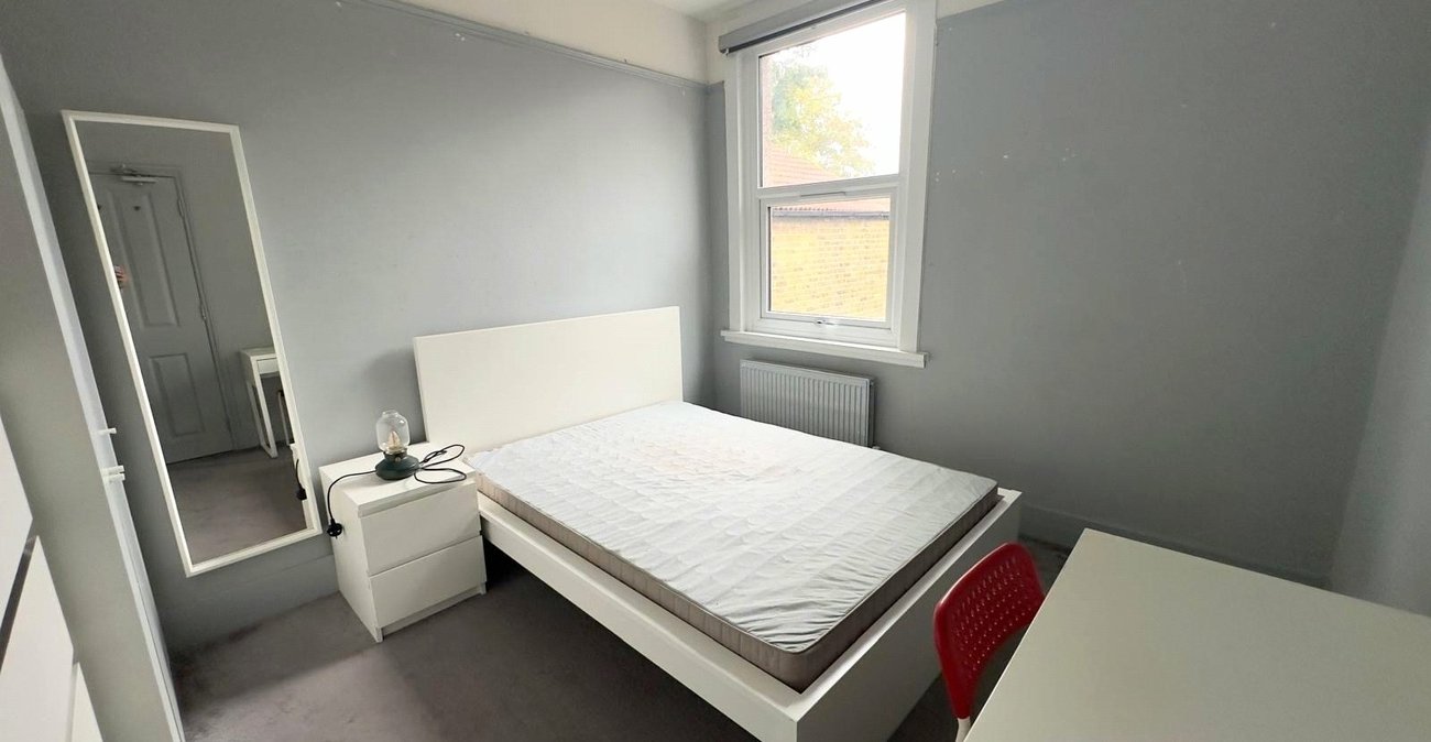 3 bedroom house for sale in London | Robinson Jackson