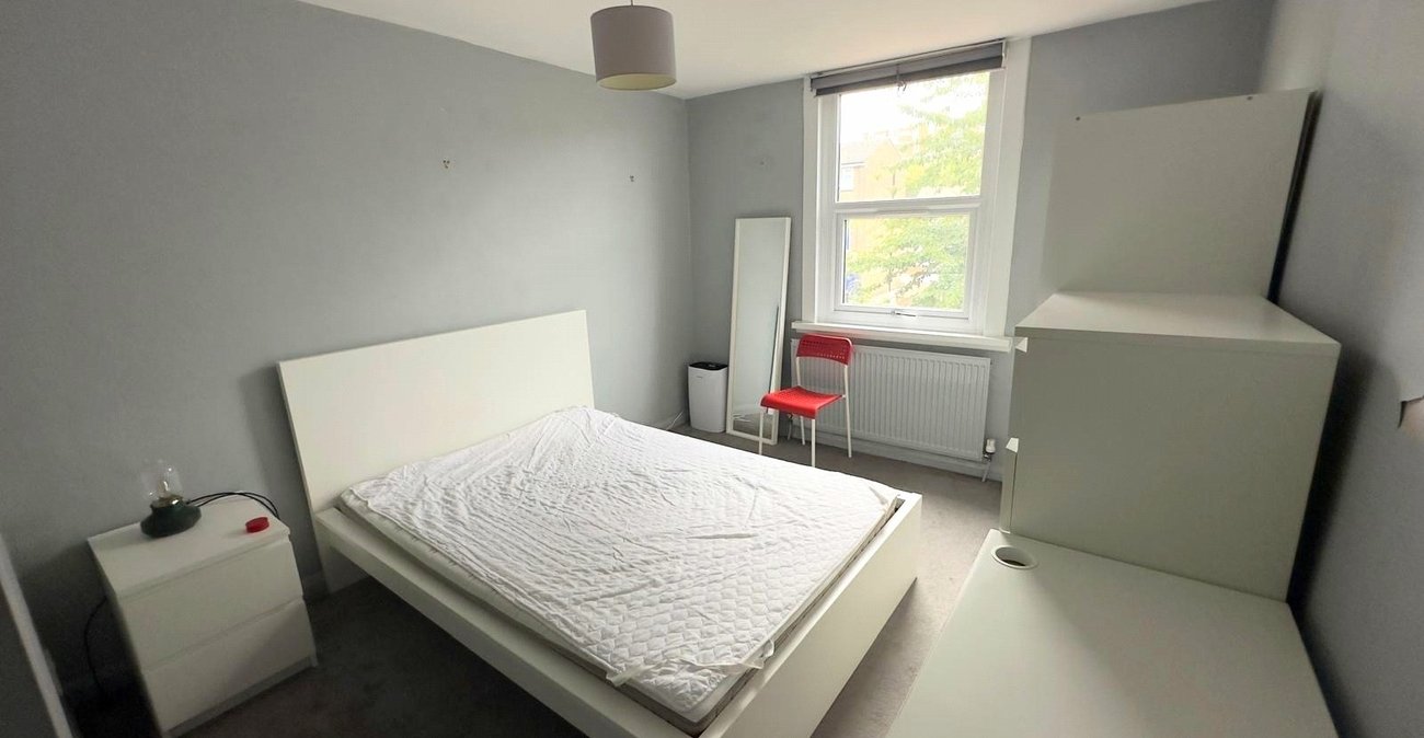 3 bedroom house for sale in London | Robinson Jackson