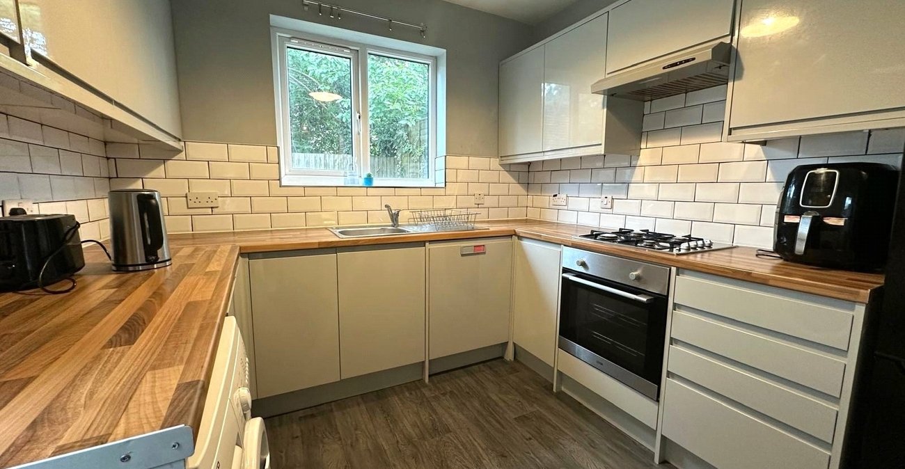 3 bedroom house for sale in London | Robinson Jackson