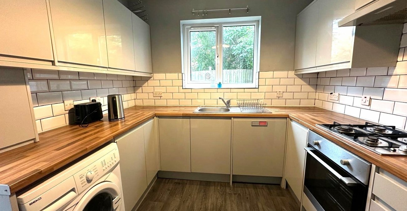 3 bedroom house for sale in London | Robinson Jackson