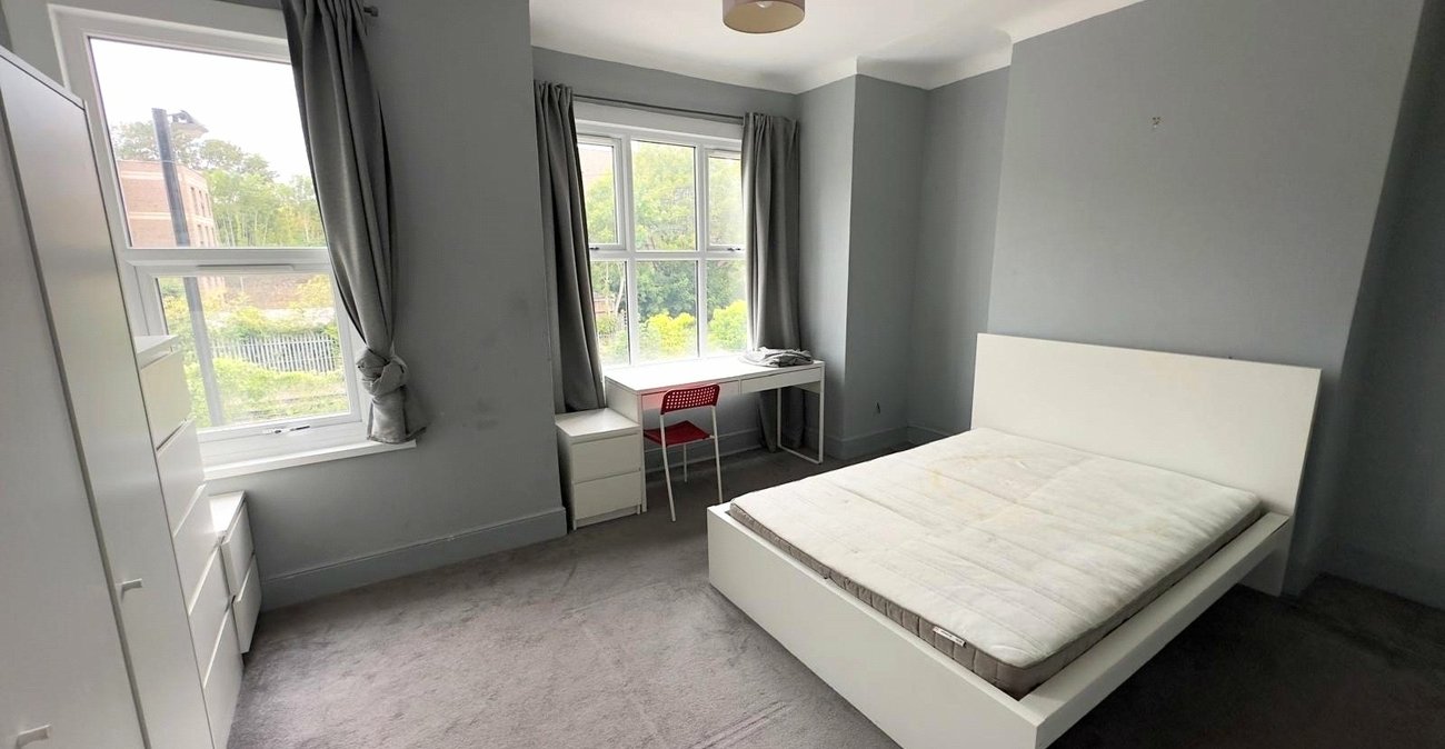 3 bedroom house for sale in London | Robinson Jackson