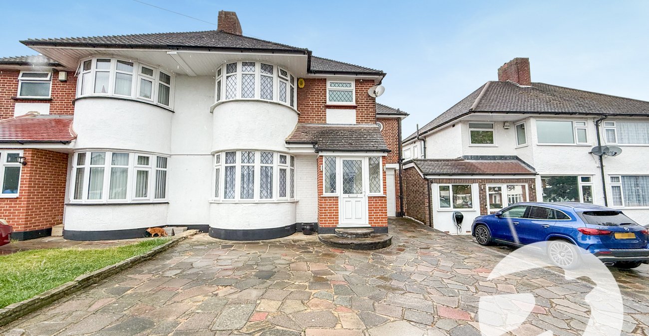 4 bedroom house for sale in London | Robinson Jackson