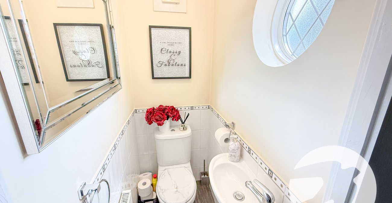 4 bedroom house for sale in London | Robinson Jackson