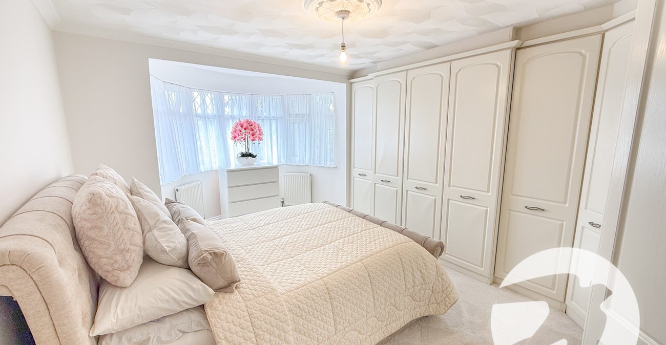 4 bedroom house for sale in London | Robinson Jackson