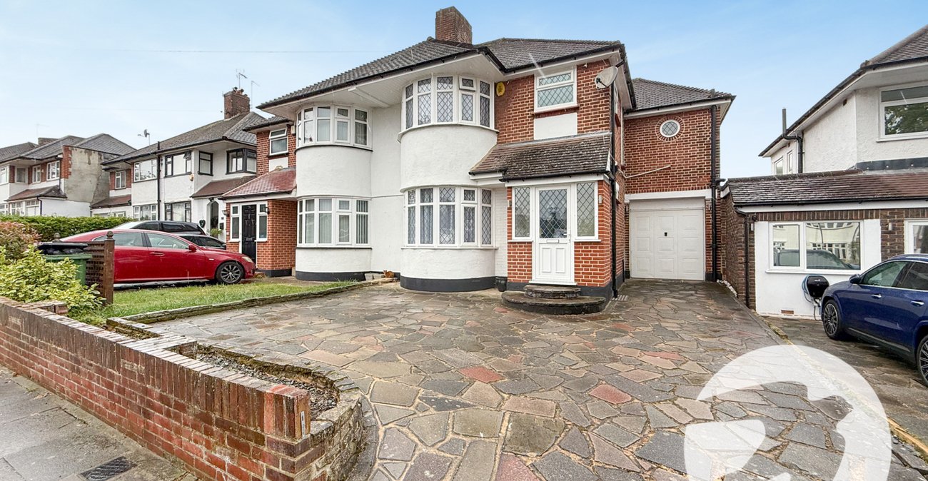 4 bedroom house for sale in London | Robinson Jackson