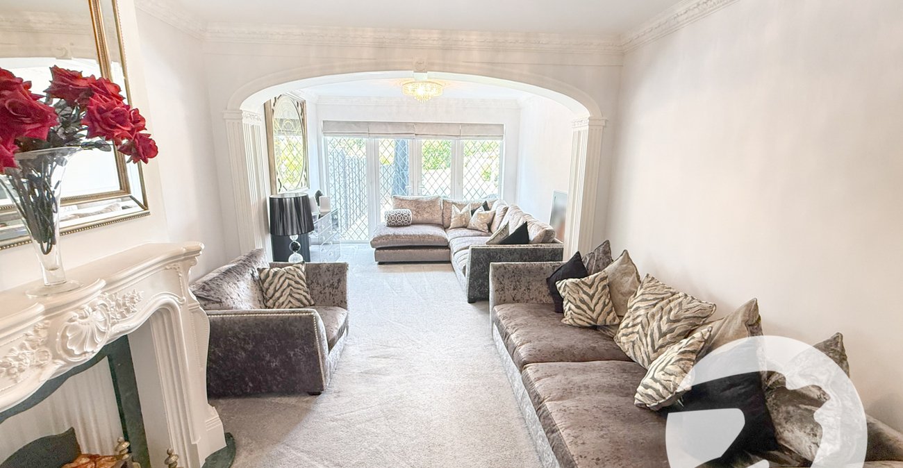 4 bedroom house for sale in London | Robinson Jackson