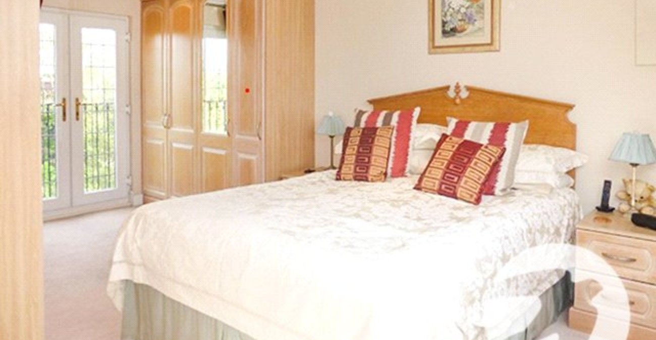 4 bedroom house for sale in Erith | Robinson Jackson