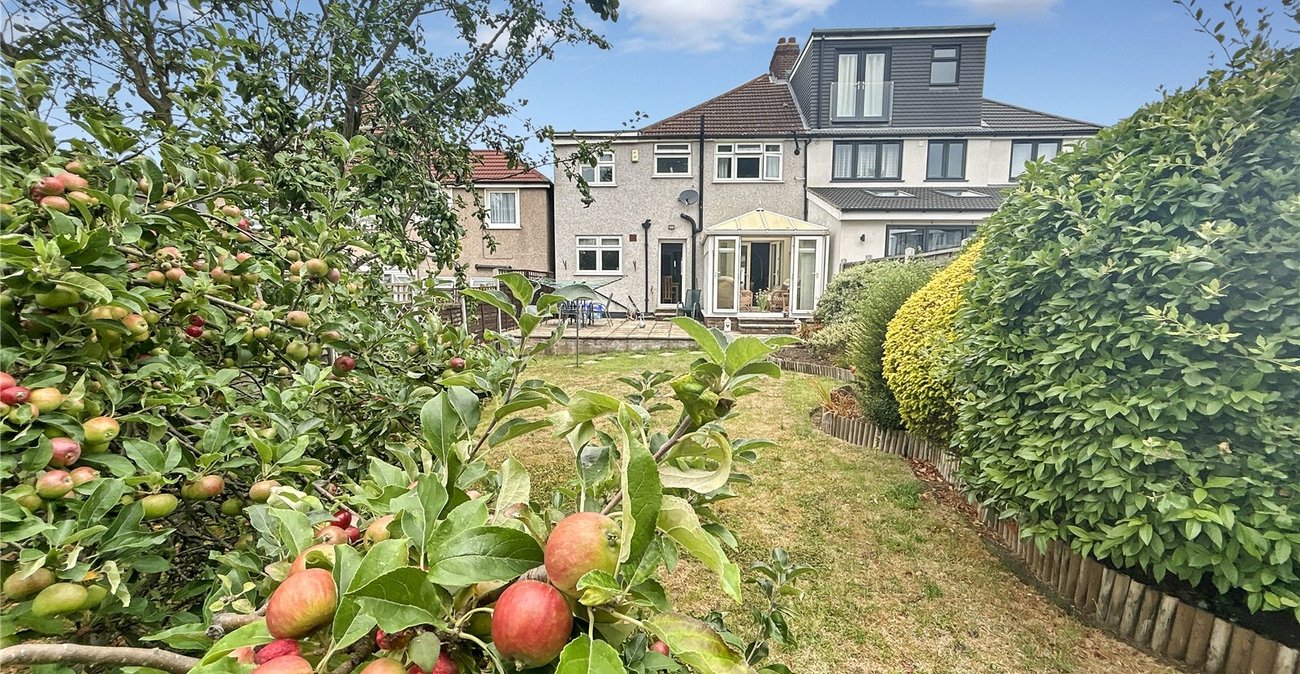 3 bedroom house for sale in Welling | Robinson Jackson