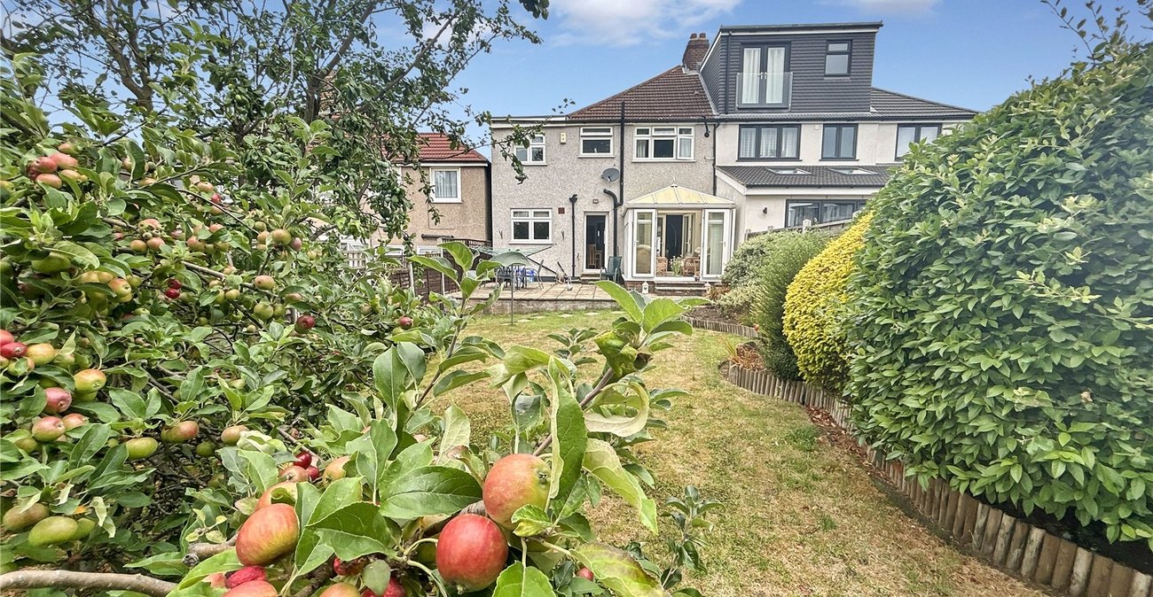 3 bedroom house for sale in Welling | Robinson Jackson