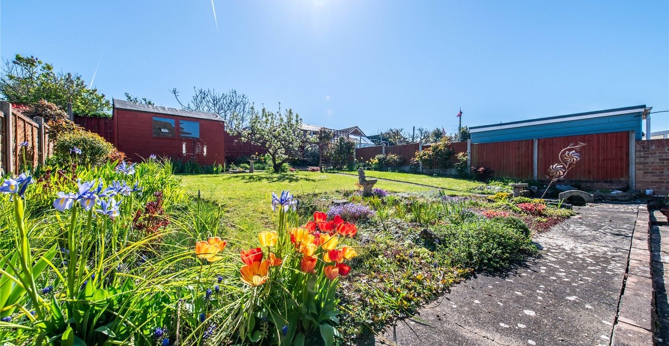 2 bedroom bungalow for sale in Gravesend | Robinson Michael & Jackson