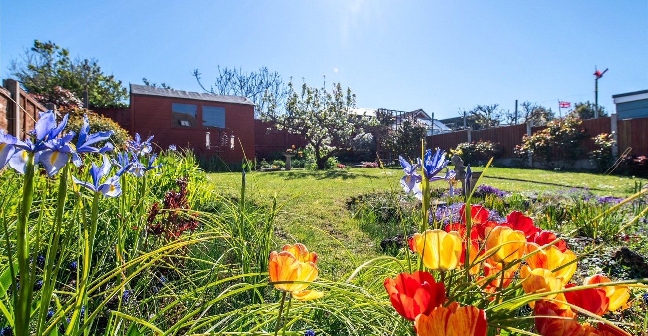 2 bedroom bungalow for sale in Gravesend | Robinson Michael & Jackson