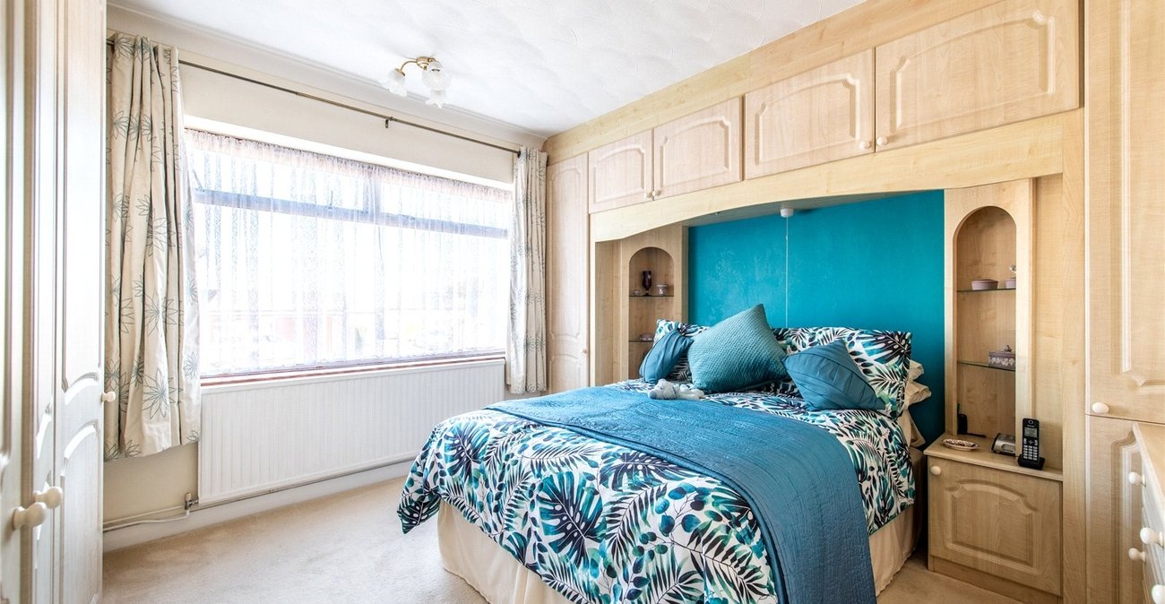 2 bedroom bungalow for sale in Gravesend | Robinson Michael & Jackson
