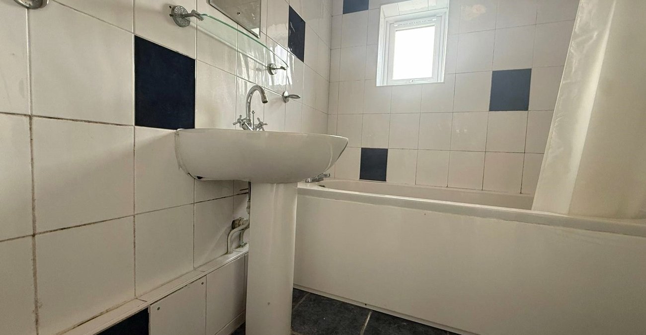 2 bedroom house for sale in Northfleet | Robinson Michael & Jackson