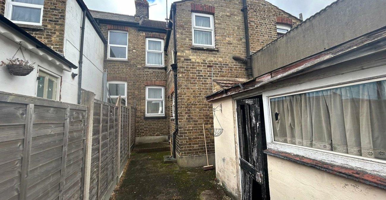 2 bedroom house for sale in Northfleet | Robinson Michael & Jackson