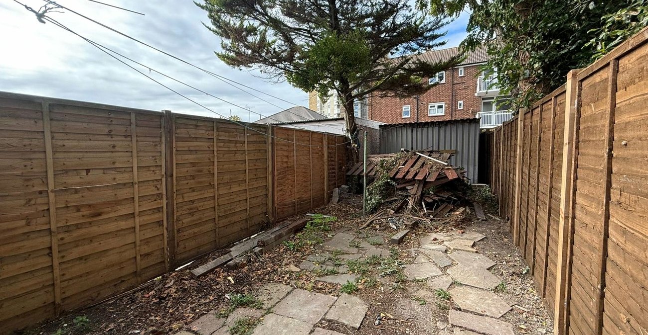 2 bedroom house for sale in Northfleet | Robinson Michael & Jackson