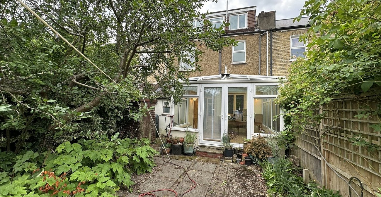 4 bedroom house for sale in London | Robinson Jackson