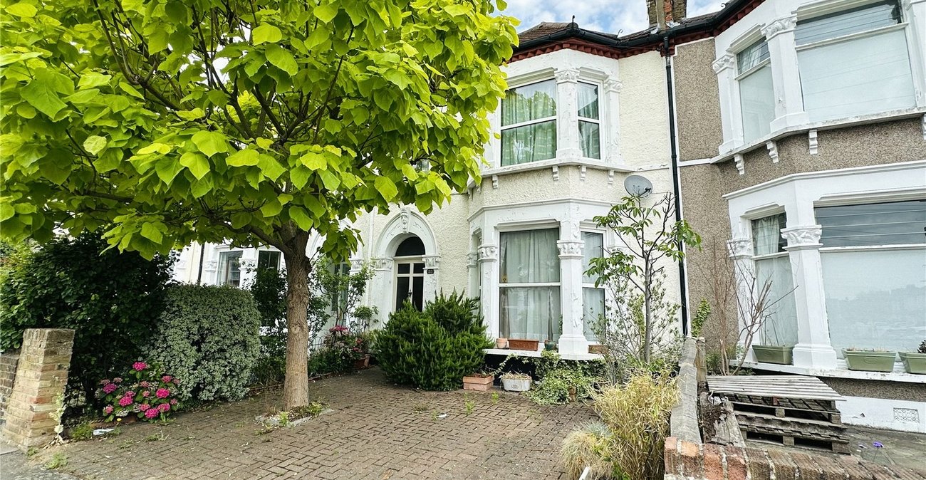 4 bedroom house for sale in London | Robinson Jackson