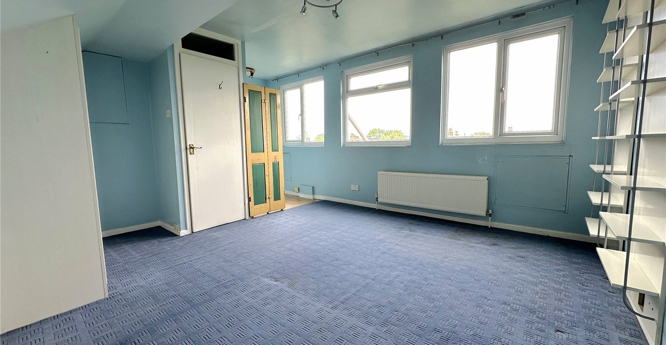 4 bedroom house for sale in London | Robinson Jackson