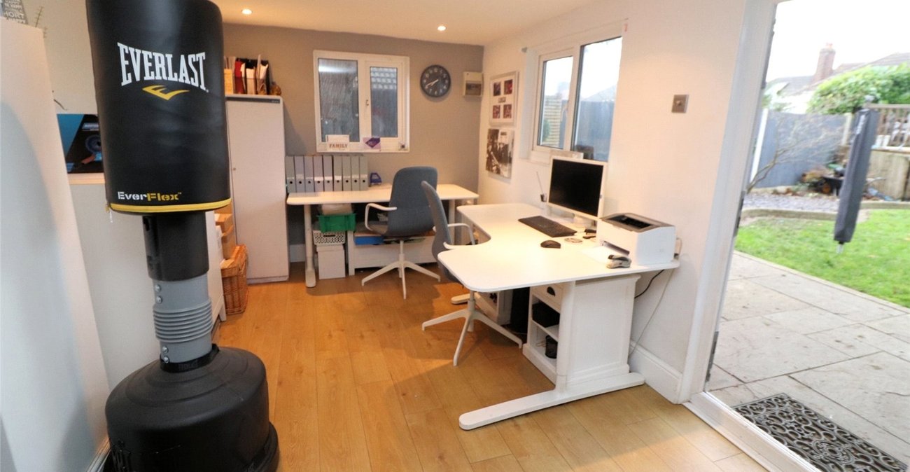 2 bedroom bungalow for sale in Barnehurst | Robinson Jackson