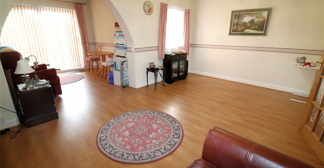 2 bedroom bungalow for sale in Bexleyheath | Robinson Jackson