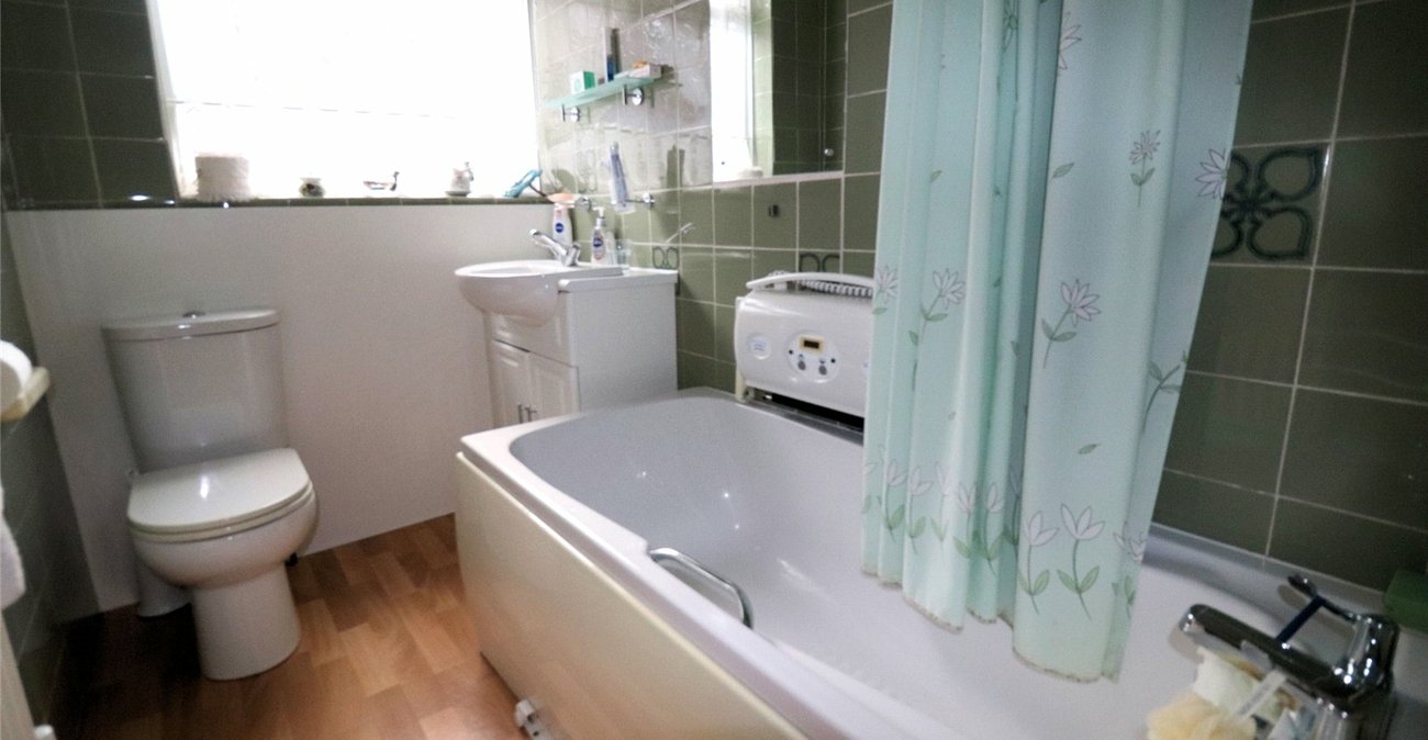 2 bedroom bungalow for sale in Bexleyheath | Robinson Jackson