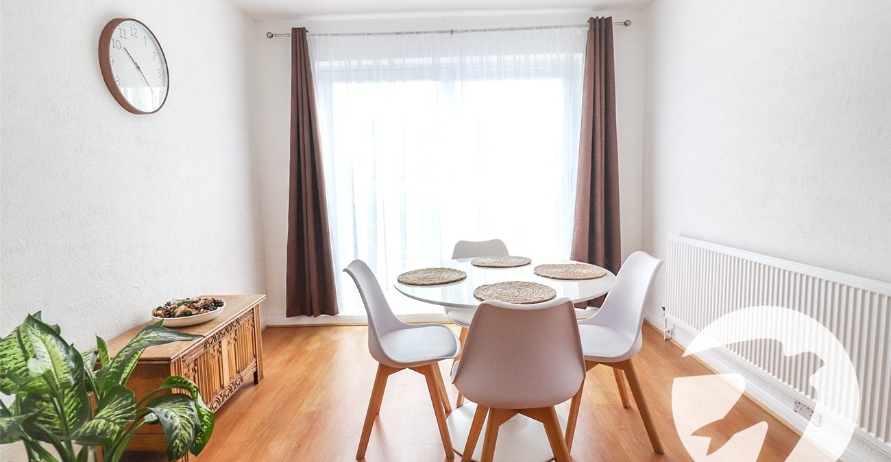 2 bedroom bungalow for sale in Bexleyheath | Robinson Jackson