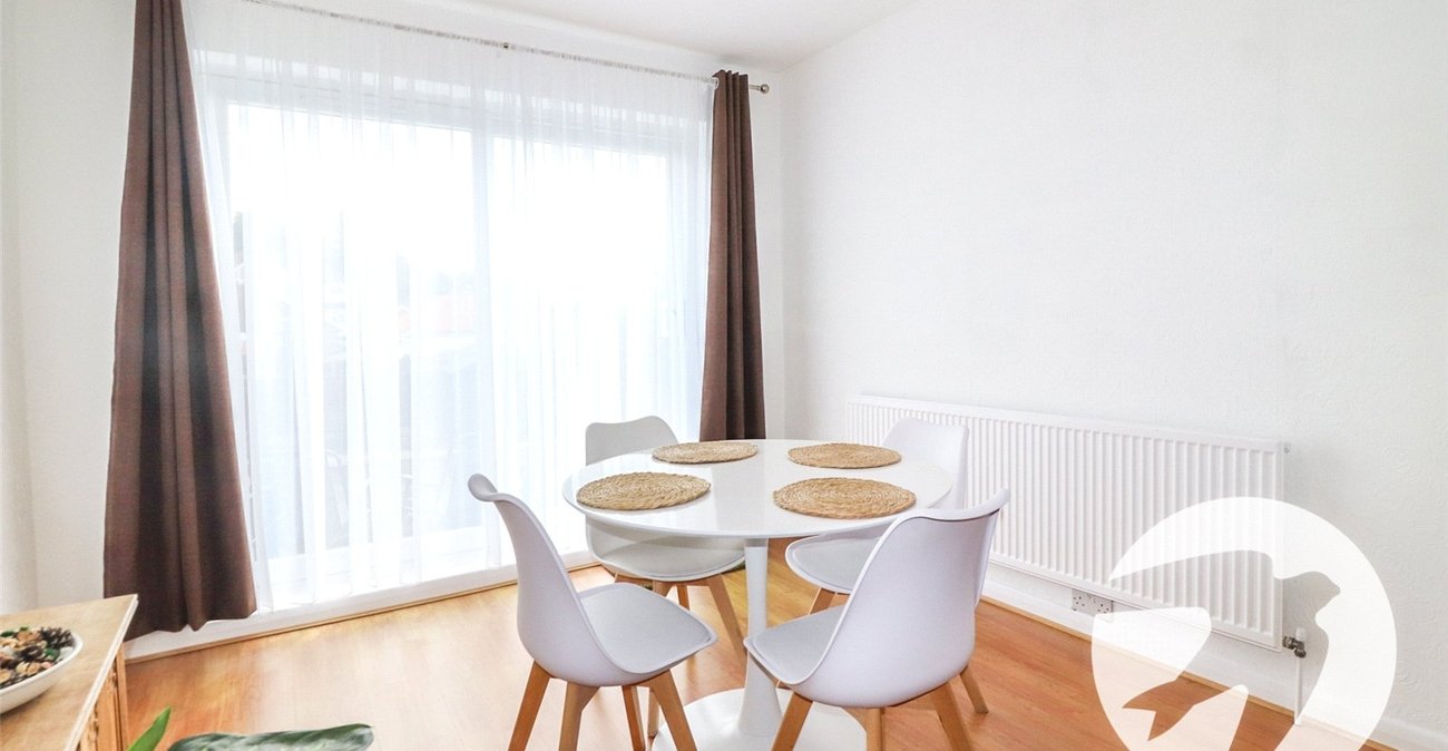 2 bedroom bungalow for sale in Bexleyheath | Robinson Jackson