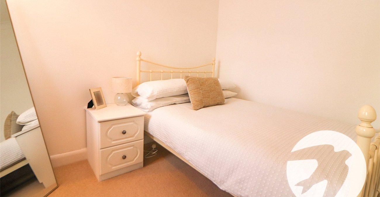 2 bedroom bungalow for sale in Bexleyheath | Robinson Jackson
