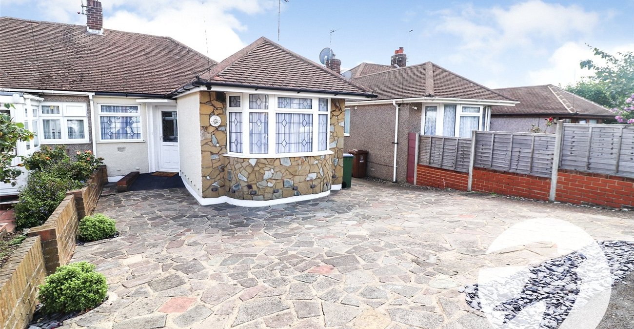 2 bedroom bungalow for sale in Bexleyheath | Robinson Jackson