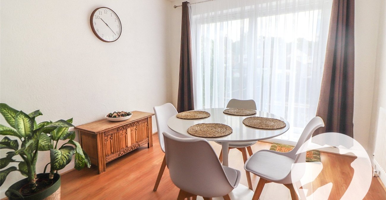 2 bedroom bungalow for sale in Bexleyheath | Robinson Jackson