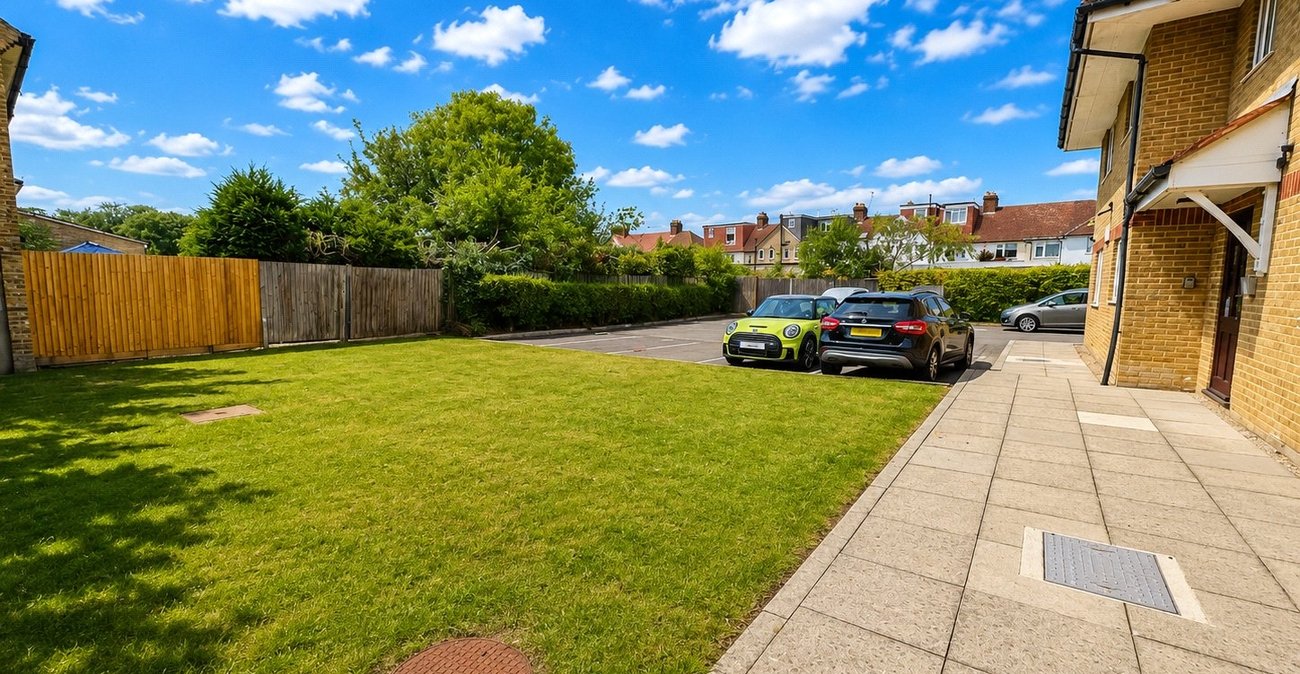 2 bedroom property for sale in Bromley | Robinson Jackson
